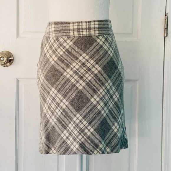 Talbots Gray & Cream Plaid Wool Blend A-Line Skirt (size 2P) - Picture 3 of 6